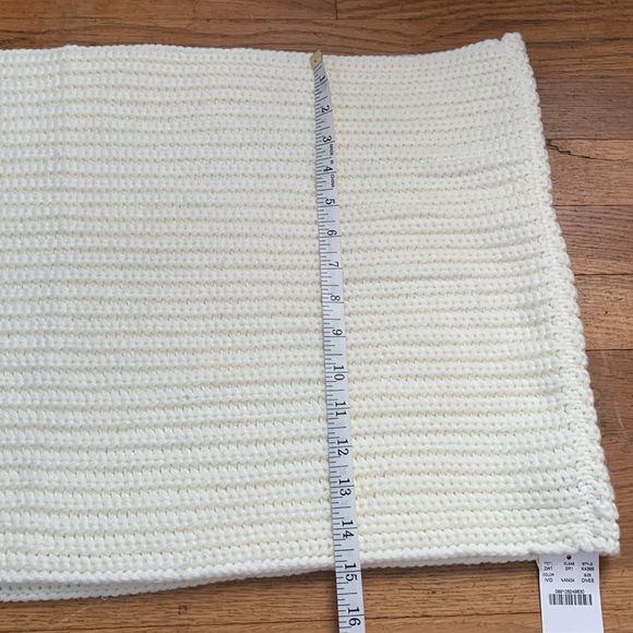 🧣J. Crew ivory knit infinity scarf. NWT. - Picture 7 of 7